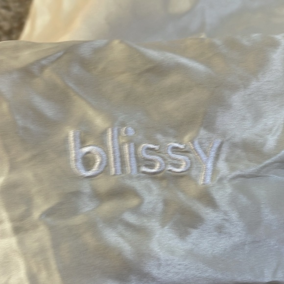 Blissy Mulberry Silk Pillowcase Set Size king - Picture 5 of 5